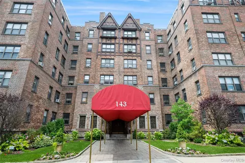 143 Garth Rd #4E, Scarsdale, NY 10583