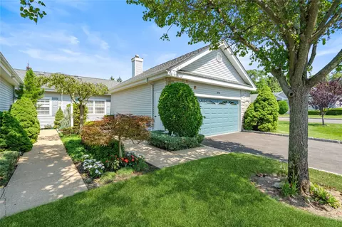 575 Mirror Pond Ct, Moriches, NY 11955
