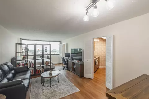 2 Bay Club Dr #14R, Bayside, NY 11360