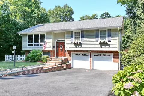 9 Park Pl, Clarkstown, NY 10954