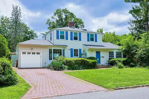 140 Princeton St, North Hempstead, NY 11577