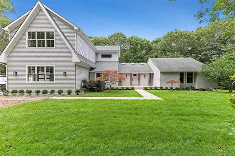 2 Herrick Ln, Southampton, NY 11968