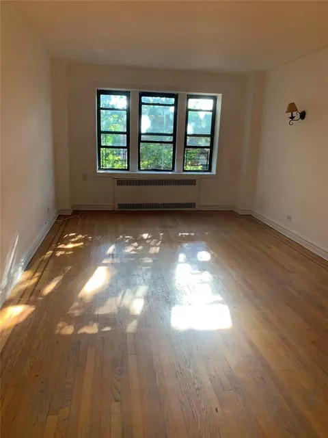 34-24 82nd St #6J, New York, NY 11372