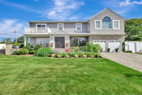 3 Cele Ct, Sayville, NY 11782