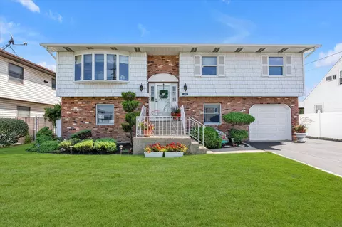 250 N Delaware Ave, Massapequa, NY 11758