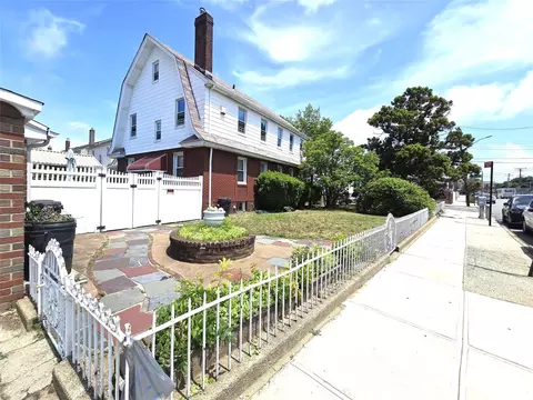 10766 92nd St, New York, NY 11417