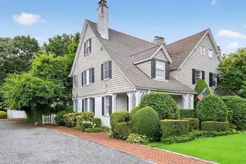 114 5th St, Garden City, NY 11530