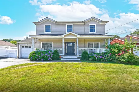 84 Franklin Ave, East Northport, NY 11731