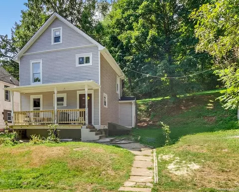 7 2nd Ave, Minisink, NY 10988
