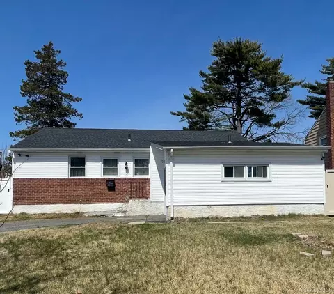 16 Joyce Ave, Massapequa, NY 11758