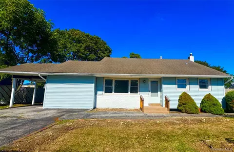 33 Princeton St, Bay Shore, NY 11706