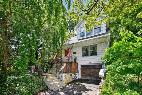 13 Lindbergh Ln, Clarkstown, NY 10956