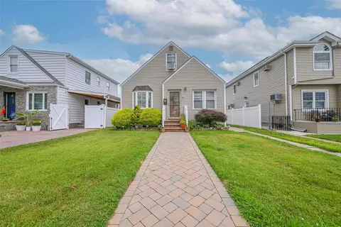 18 Robert Ave, Elmont, NY 11003