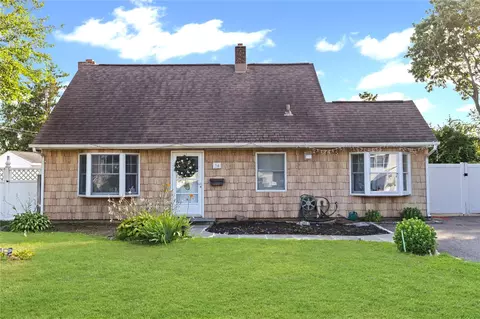 34 Mill Ln, Levittown, NY 11756