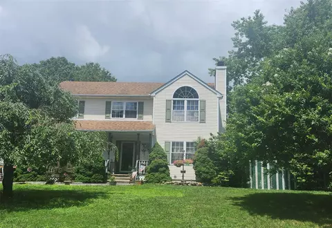 3 Long Acre Ct, Medford, NY 11763