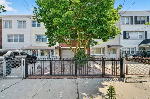 230 Huntington Ave, New York, NY 10465