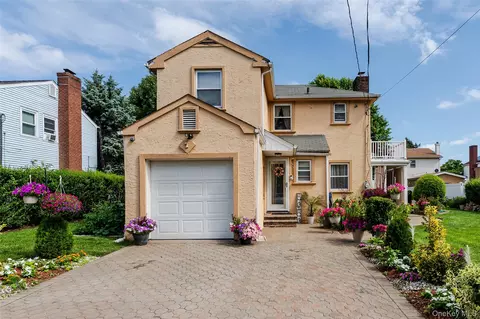 7 Mayfair Rd, Baldwin, NY 11510