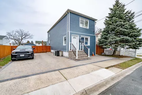 140 Galvani St, Copiague, NY 11726
