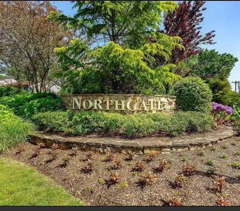 38 Northgate Cres, Melville, NY 11747