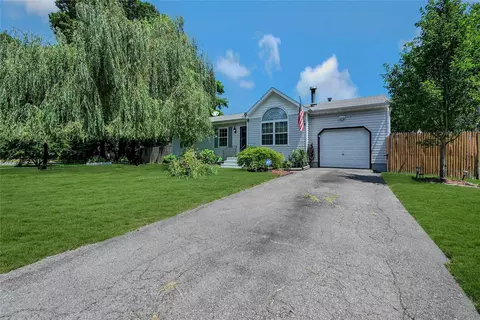 117 Flower Rd, Mastic Beach, NY 11951