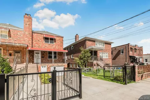 2731 Laconia Ave, New York, NY 10469