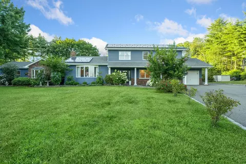 8 Caramel Ct, Commack, NY 11725