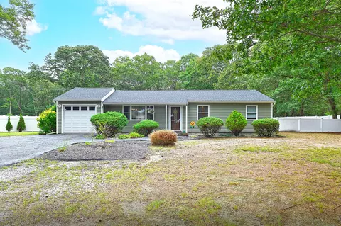 152 E Woodside Ave, Patchogue, NY 11772