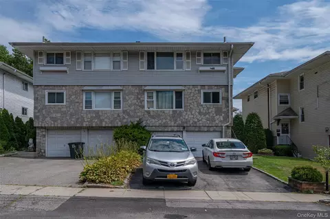15 Valerie Dr, Yonkers, NY 10703