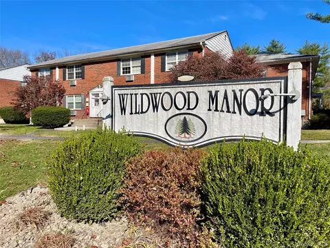 5 Wildwood Dr #8B, Wappinger, NY 12590