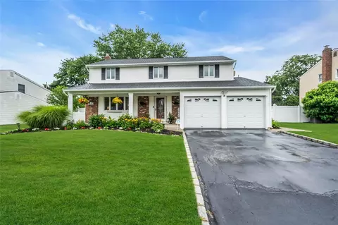 43 Longstreet Dr, Lake Grove, NY 11755