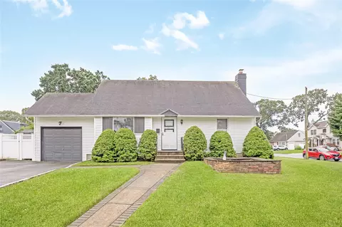 20 Brendan Ave, Massapequa Park, NY 11762