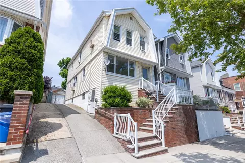 2941 Middletown Rd, New York, NY 10461