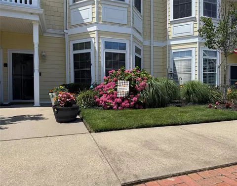 907 Emily Dr, Patchogue, NY 11772