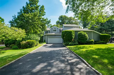 8 Gerriet Ct #8, Northport, NY 11768