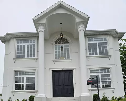 56 Sunrise Ln, Levittown, NY 11756
