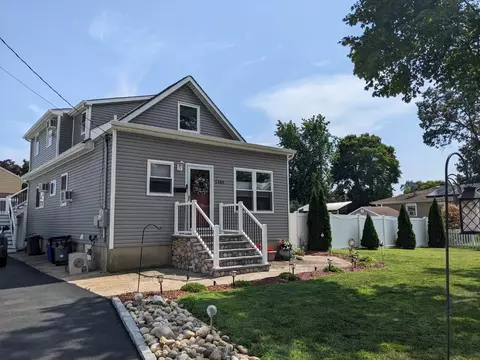 1483 12th St, West Babylon, NY 11704