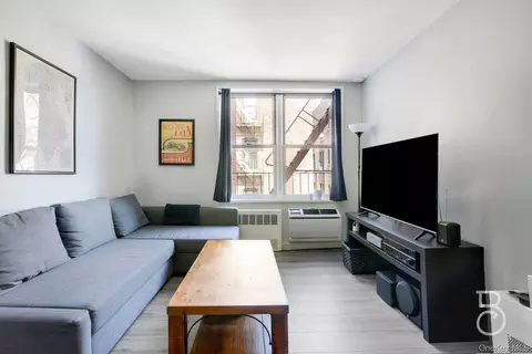 39-76 57th St #6J, New York, NY 11377