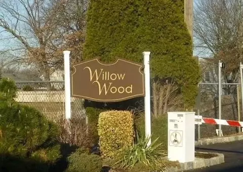 46 Balsam Ct #46, North Wantagh, NY 11793