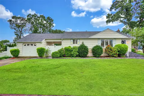 1 Warwick St, Deer Park, NY 11729