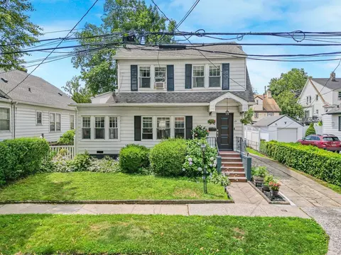 28 Clayton Pl, Yonkers, NY 10704