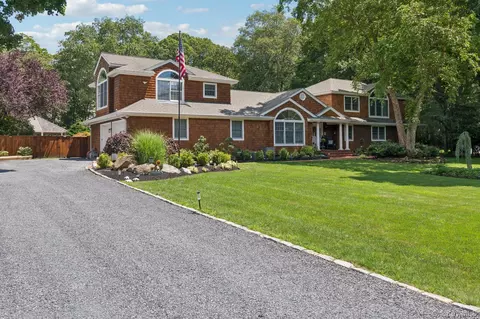 21 Inlet View Path, East Moriches, NY 11940