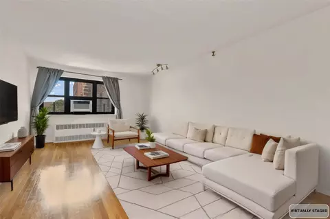 29-50 137th St #6J, Flushing, NY 11354