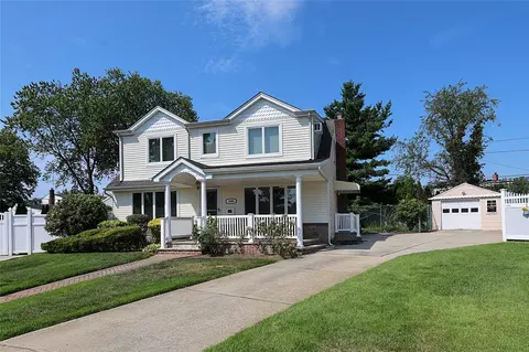 1600 Irving Ct, North Bellmore, NY 11710