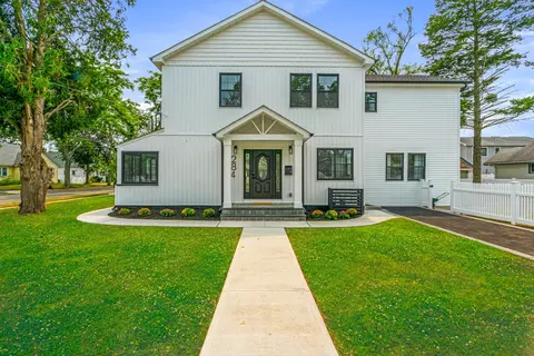 284 Madison Ave, Oceanside, NY 11572