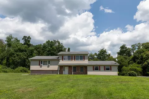 20 Meadow Ridge Ln, Union Vale, NY 12540