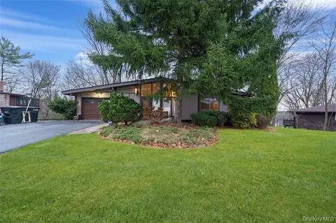 15 Gerardine Pl, Clarkstown, NY 10956