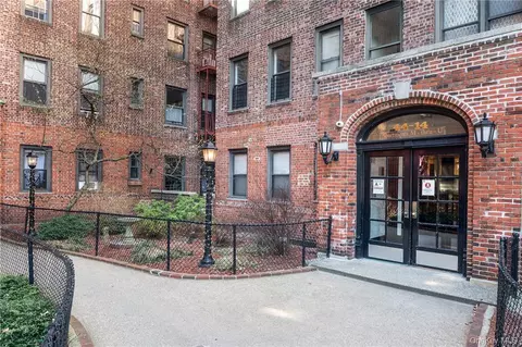 44-14 Newtown Rd #3C, Astoria, NY 11103