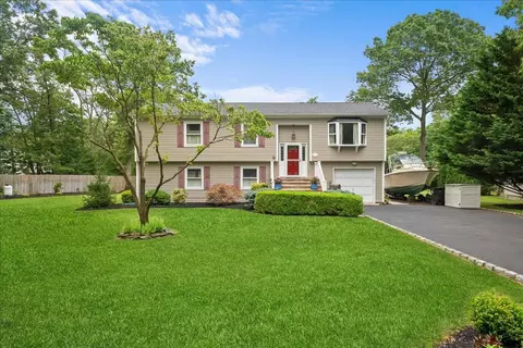 353 Brookville Ave, Islip, NY 11751