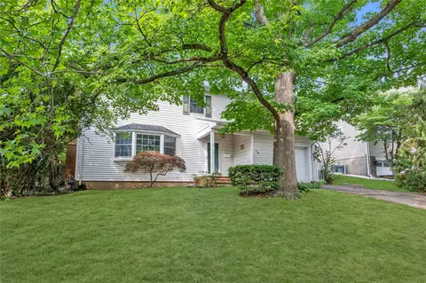 12 Clinch Ave, Garden City, NY 11530