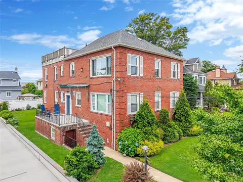 261 Beach 141st St, New York, NY 11694